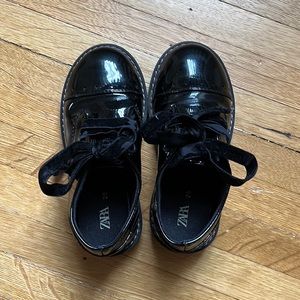 Zara patent leather shoes size 25